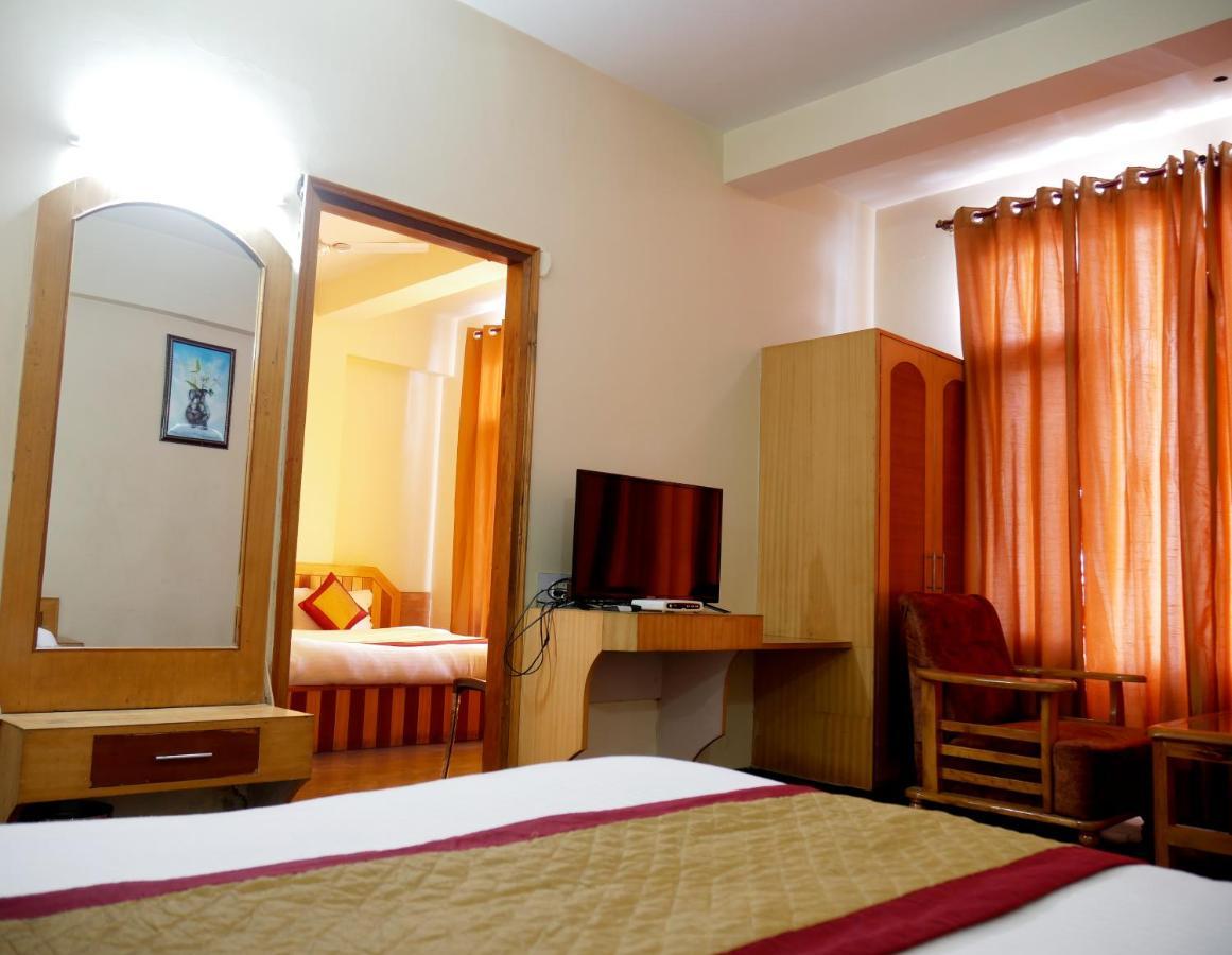 New Ambika International Mall Road Hotel Manāli Zewnętrze zdjęcie
