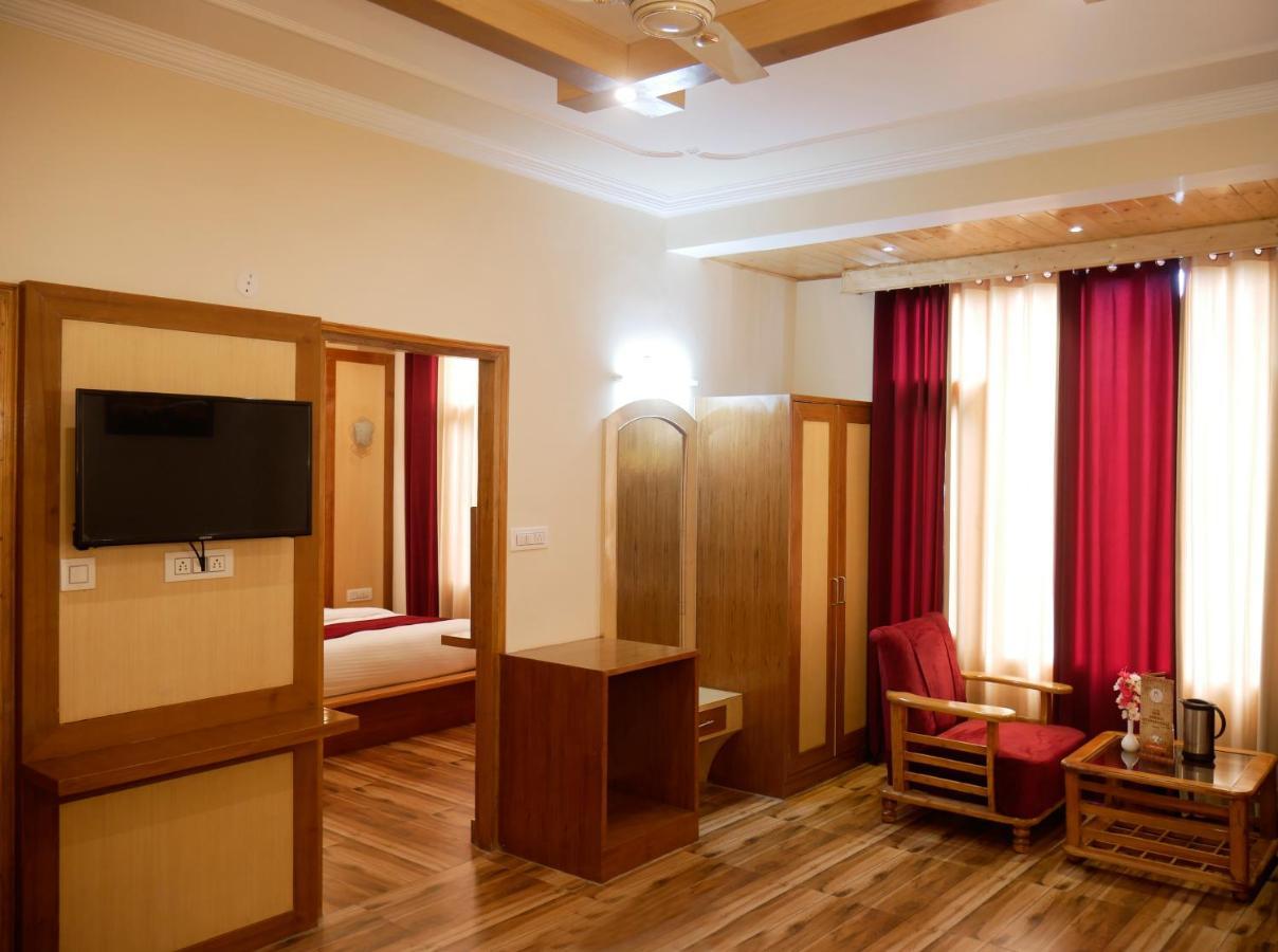 New Ambika International Mall Road Hotel Manāli Zewnętrze zdjęcie