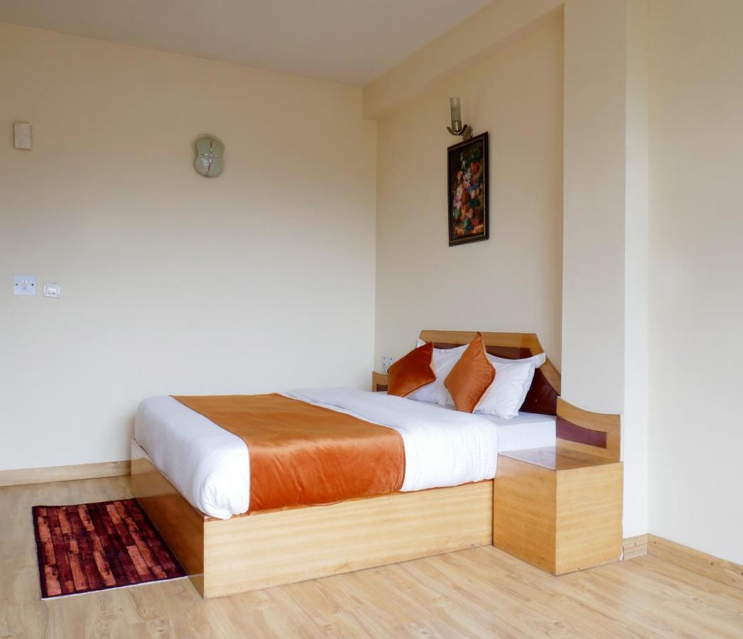 New Ambika International Mall Road Hotel Manāli Zewnętrze zdjęcie