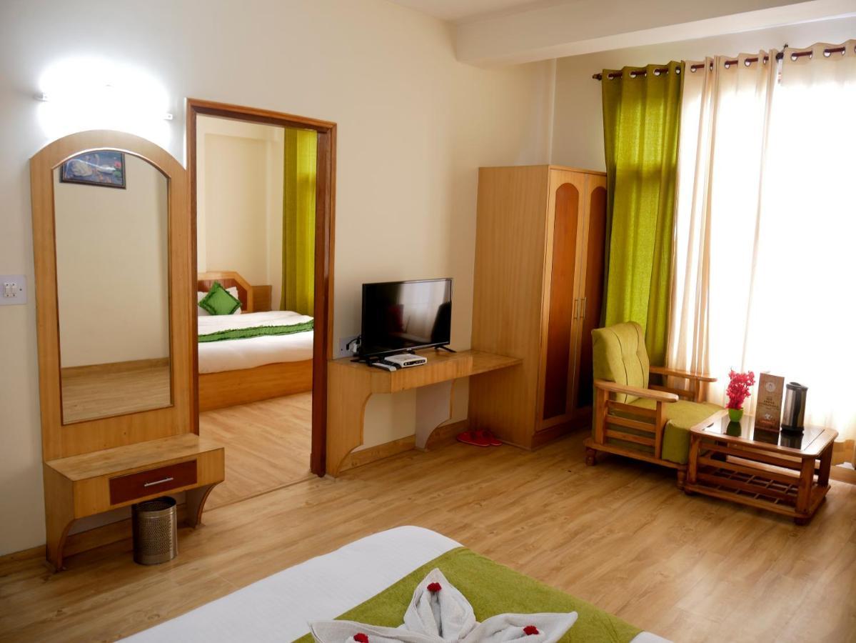 New Ambika International Mall Road Hotel Manāli Zewnętrze zdjęcie