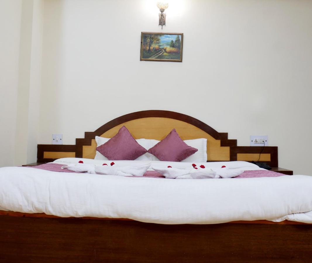 New Ambika International Mall Road Hotel Manāli Zewnętrze zdjęcie