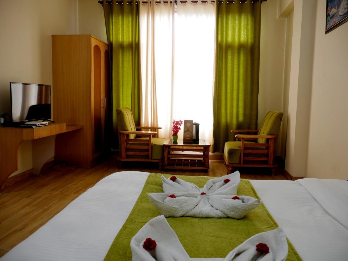 New Ambika International Mall Road Hotel Manāli Zewnętrze zdjęcie