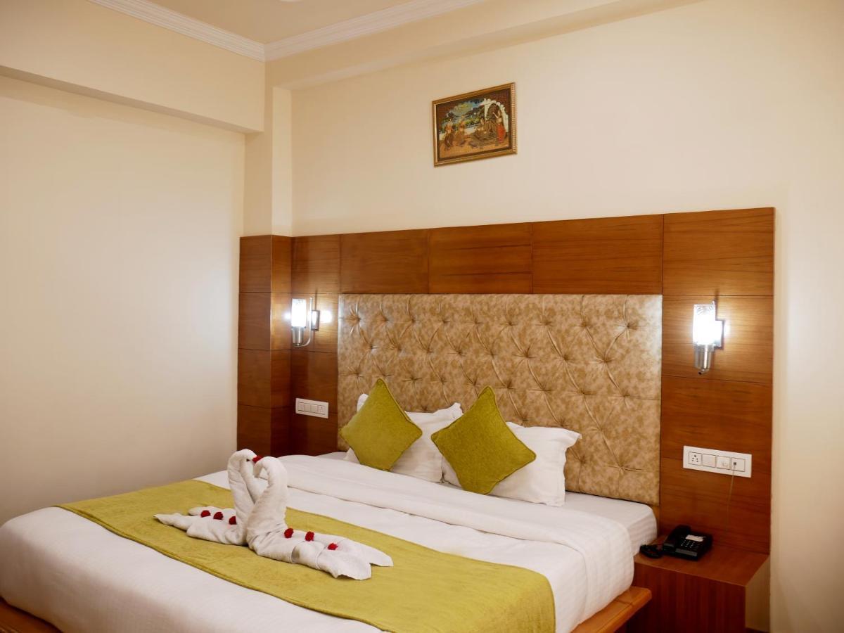 New Ambika International Mall Road Hotel Manāli Zewnętrze zdjęcie