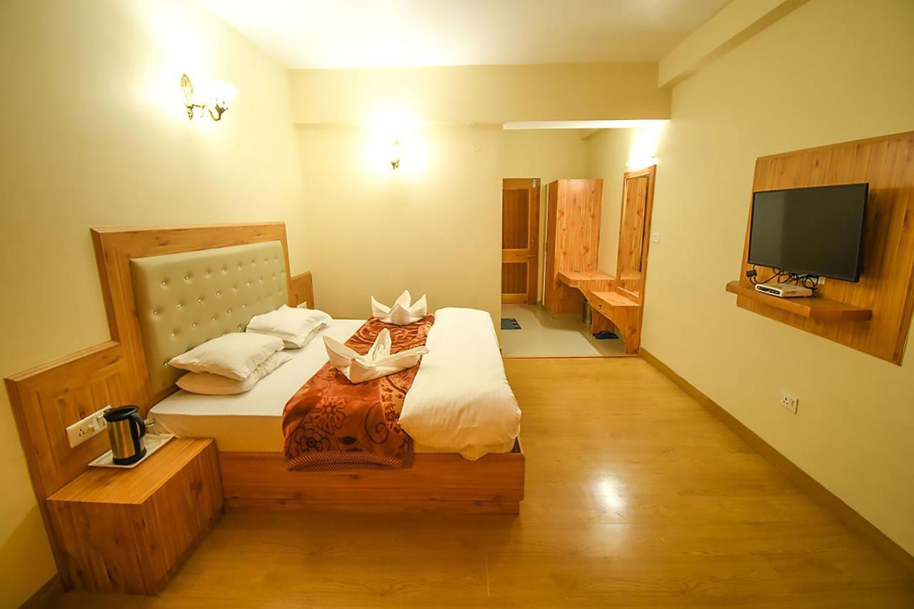 New Ambika International Mall Road Hotel Manāli Zewnętrze zdjęcie
