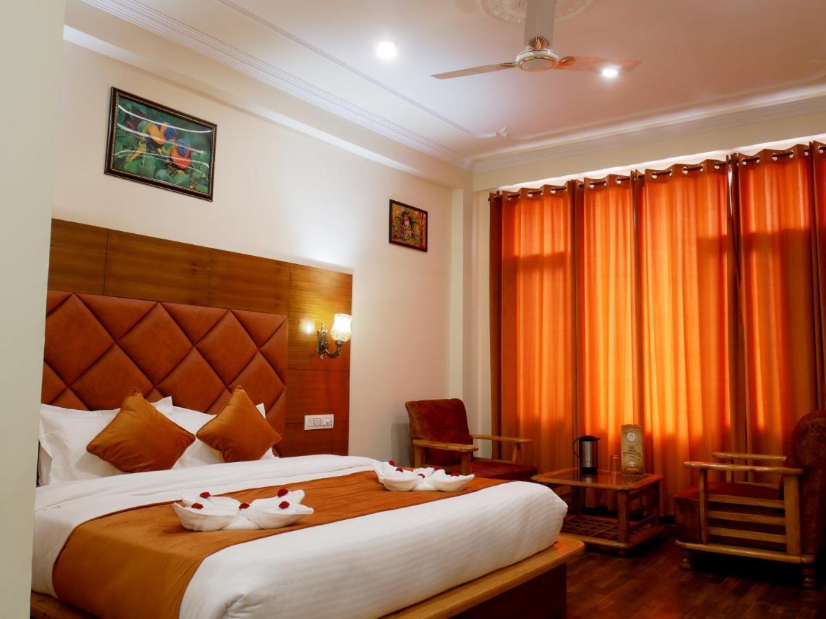 New Ambika International Mall Road Hotel Manāli Zewnętrze zdjęcie