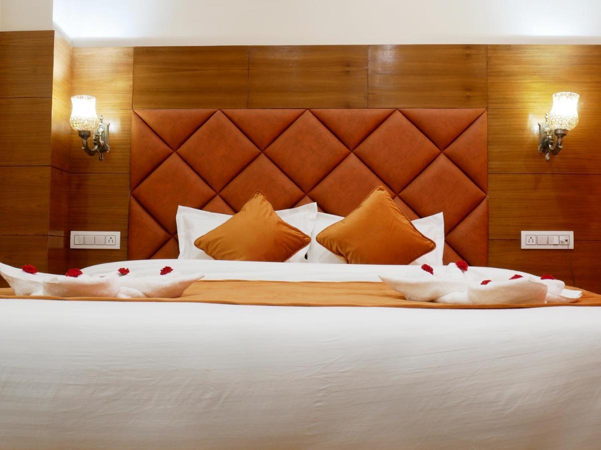 New Ambika International Mall Road Hotel Manāli Zewnętrze zdjęcie