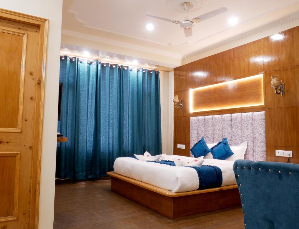 New Ambika International Mall Road Hotel Manāli Zewnętrze zdjęcie