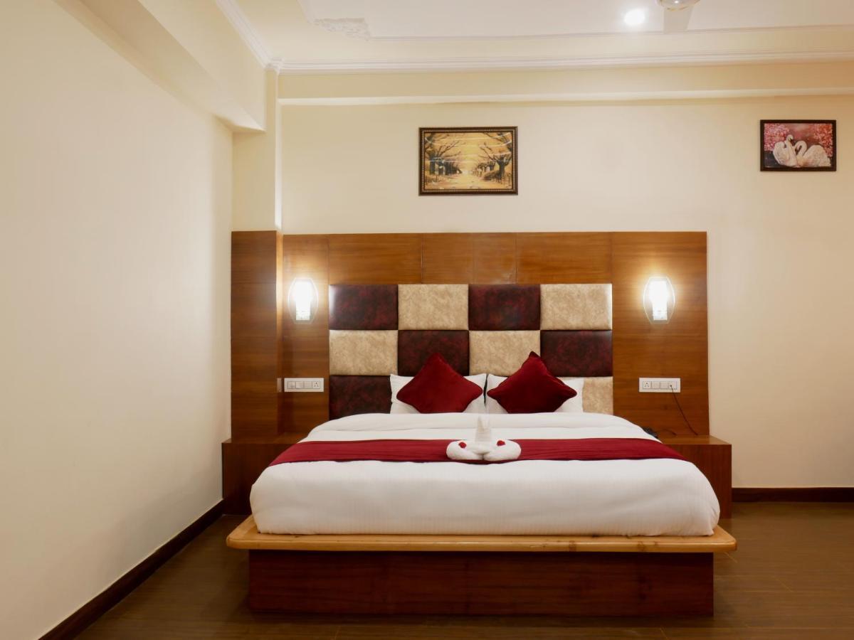 New Ambika International Mall Road Hotel Manāli Zewnętrze zdjęcie