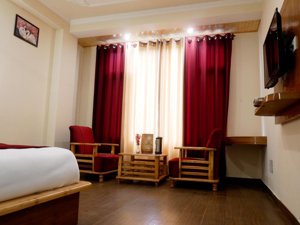 New Ambika International Mall Road Hotel Manāli Zewnętrze zdjęcie