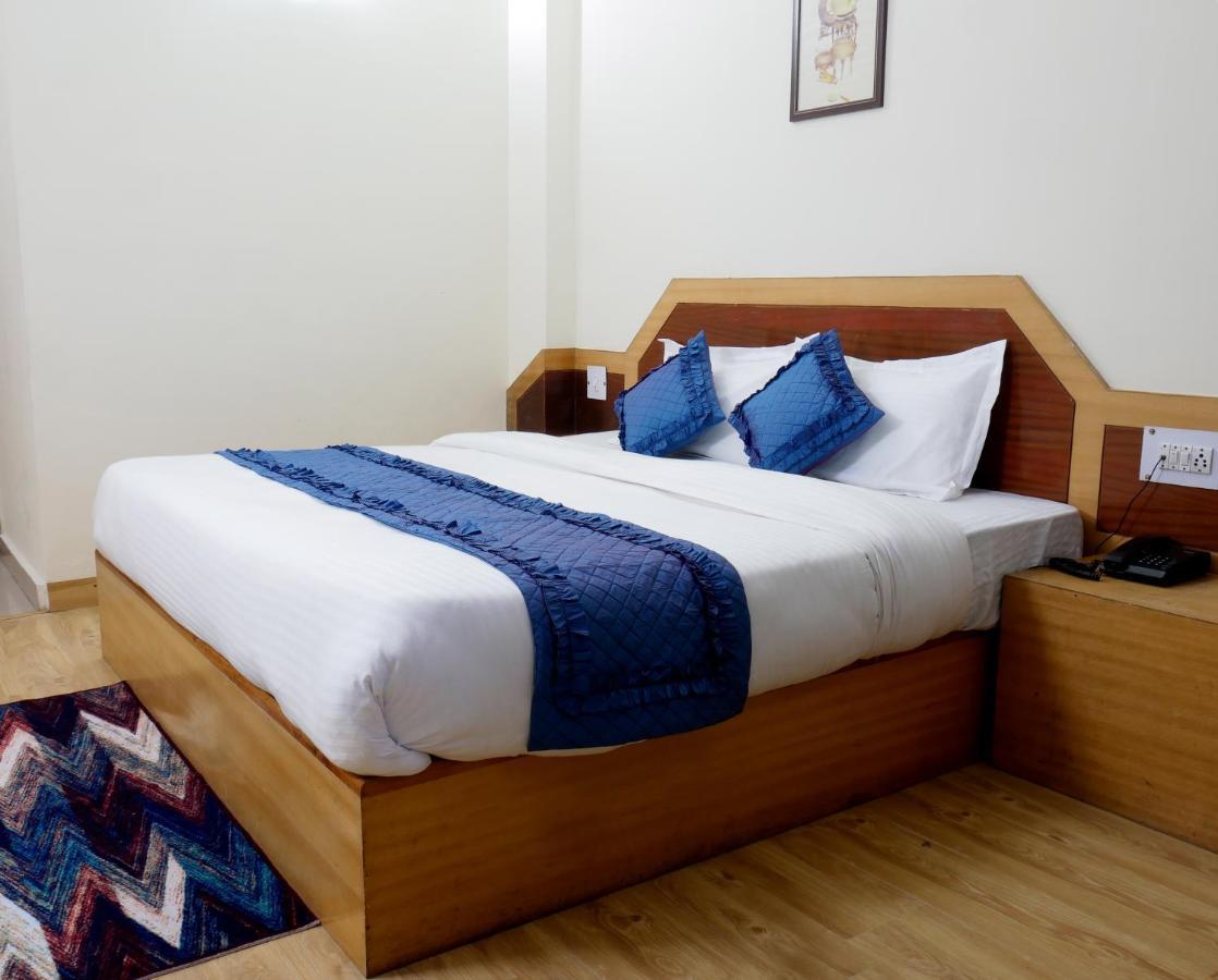 New Ambika International Mall Road Hotel Manāli Zewnętrze zdjęcie