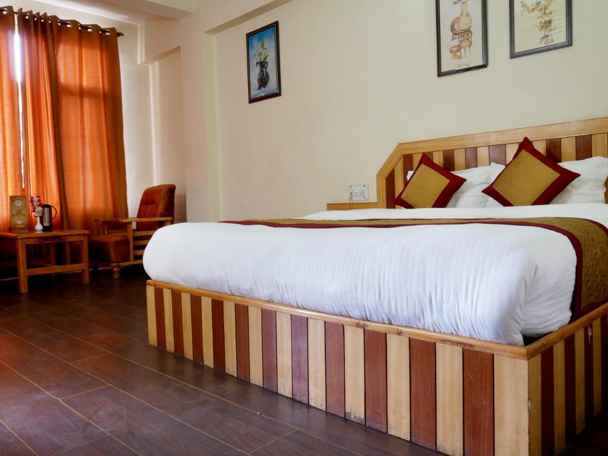 New Ambika International Mall Road Hotel Manāli Zewnętrze zdjęcie