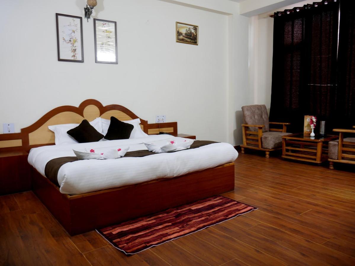 New Ambika International Mall Road Hotel Manāli Zewnętrze zdjęcie