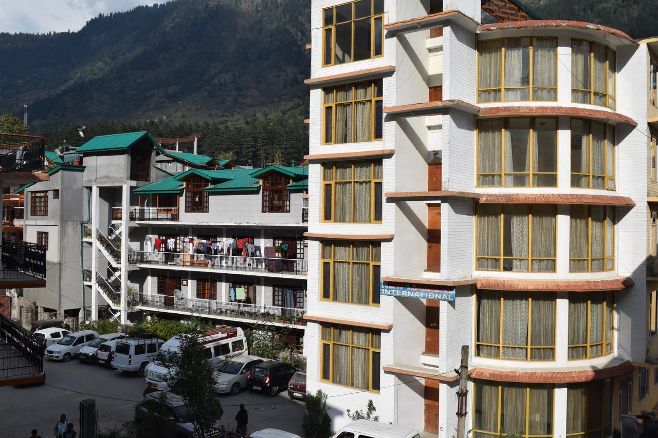 New Ambika International Mall Road Hotel Manāli Zewnętrze zdjęcie